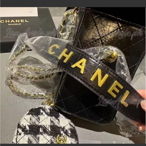 CHANEL VIP GWP Black Quilted Crossbody Phone Bag with Houndstooth Coin Pouch - Picture 6 of 16